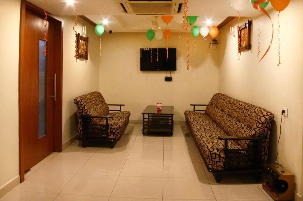 Oyo Rooms Mahanadu Road Vijayawāda Zewnętrze zdjęcie